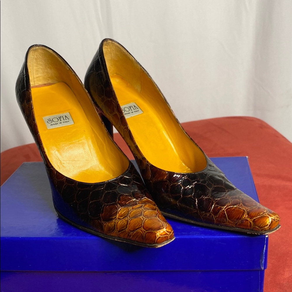 SOFIA by ViX Brown Leather Heels with Textured Finish